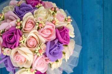 Gelin renkli buket çiçeği. Düğün çiçeği..