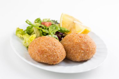 Geleneksel Lezzetli Türk yemekleri; bulgur köftesi (Icli Kofte)