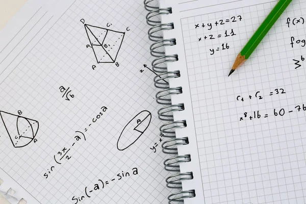 Close Hand Written Mathematical Formulas 교육의 — 스톡 사진