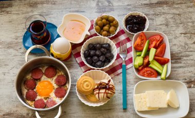 Seyahat konsepti: Geleneksel Türk kahvaltısı