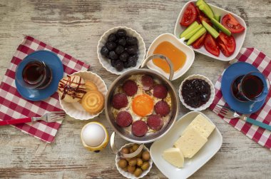 Seyahat konsepti: Geleneksel Türk kahvaltısı