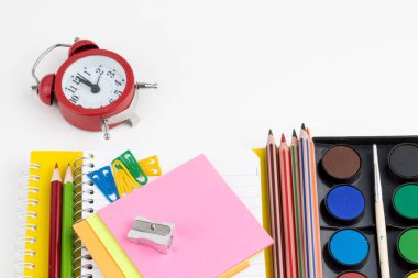 Okul ve ofis ekipmanları. Renkli kırtasiye arkaplanı.