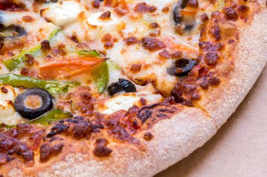 Sıcak ev yapımı biberli Pizza yemeye hazır