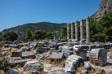 Antik Yunan kenti Priene 'deki Athena Tapınağı kalıntıları, Türkiye / Aydın
