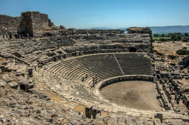 Antik Yunan kenti Priene 'deki Athena Tapınağı kalıntıları, Türkiye / Aydın