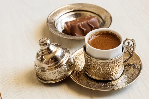 Turkse Koffie Met Verrukking Traditionele Koperen Servies — Stockfoto