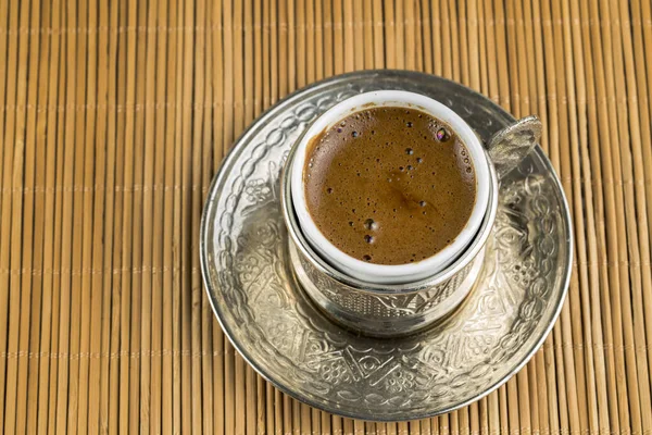 Turkse Koffie Met Verrukking Traditionele Koperen Servies — Stockfoto