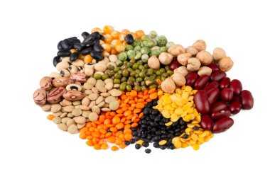 Baklagiller, farklı fasulye, mercimek ve bezelye türlerinden oluşan bir set. 