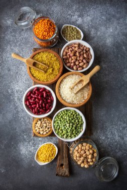 Farklı türde baklagiller ve tahıllar 