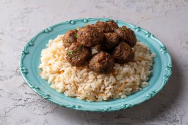 Köfte ve patates çok lezzetli. Türkçe adı: kofte ve patates kizartmasi