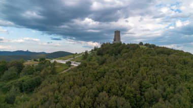 Shipka, Bulgaristan, 03 Ağustos 2025, Bulgaristan 'ın Shipka Geçidi' ndeki Stoletov Dağı 'ndaki Özgürlük Anıtıyla Havadan Bakış