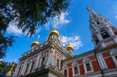 Bulgaristan, 03 Ağustos 2025, Bulgaristan 'ın Stara Zagora bölgesindeki Shipka kasabasındaki Rus kilisesi olarak bilinen Kutsal Doğum Manastırı' nın insansız hava aracı görüntüsü.