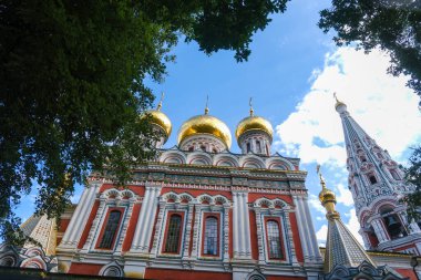 Bulgaristan, 03 Ağustos 2025, Bulgaristan 'ın Stara Zagora bölgesindeki Shipka kasabasındaki Rus kilisesi olarak bilinen Kutsal Doğum Manastırı' nın insansız hava aracı görüntüsü.