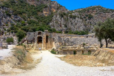 Demre - Antalya, 20 Haziran 2025, Demre, Türkiye Antik Myra kentinin kalıntıları. Antik mezarlar ve bir amfi tiyatro..
