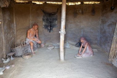 Kastoria - Yunanistan, 14 Şubat 2025, Dispilio arkeolojik alanı. Neolitik göl kenarı yerleşiminin kalıntıları.