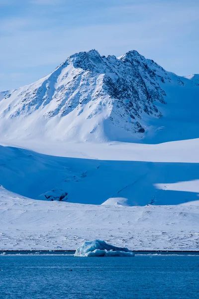 Noorwegen Landschap Natuur Van Bergen Van Spitsbergen Longyearbyen Spitsbergen Noordelijke — Stockfoto