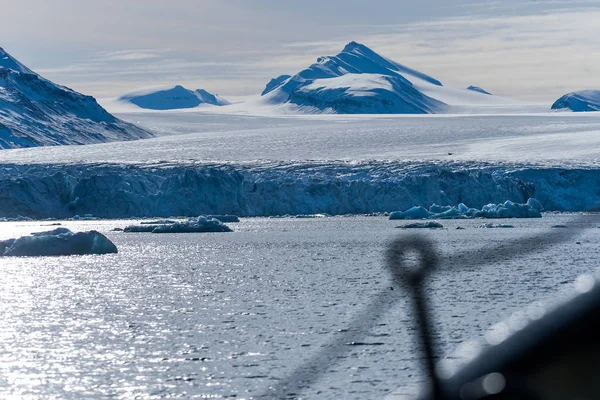 Природа Ледниковых Гор Шпицбергена Longyearbyen Шпицберген Арктический Океан Зимний Полярный — стоковое фото