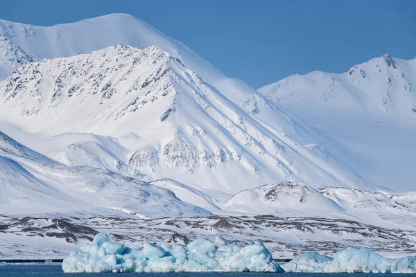 Північний Ландшафтний Ландшафт Льодовикових Гір Spitsbergen Longyearbyen Svalbard Арктичний Океан — стокове фото