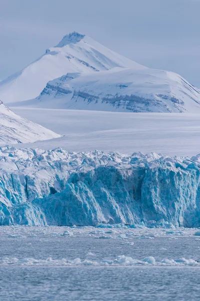 Noordse Landschap Ijs Natuur Van Gletsjer Bergen Van Spitsbergen Longyearbyen — Stockfoto