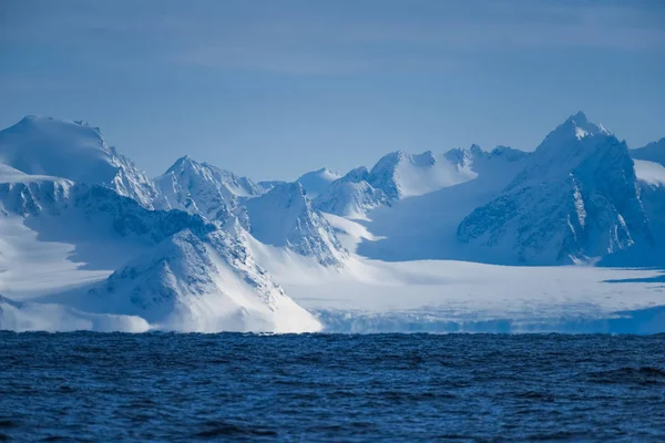 북극해의 북극해 하늘에 Spitsbergen Longyearbyen Svalbard — 스톡 사진