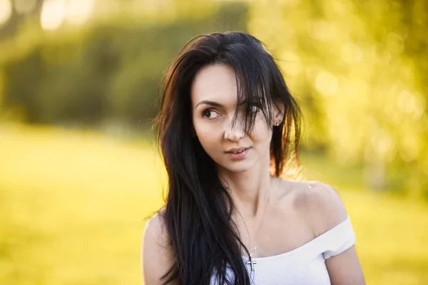 Close Portrait Beautiful Cute Girl Romantic Brunette Skirt Green Garden — Stock Photo, Image