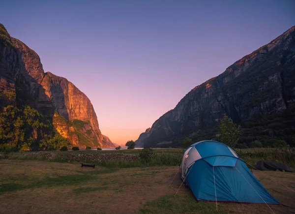 Paisaje Viaje Camino Piedra Del Kjerag Las Montañas Kjeragbolten Noruega — Foto de Stock