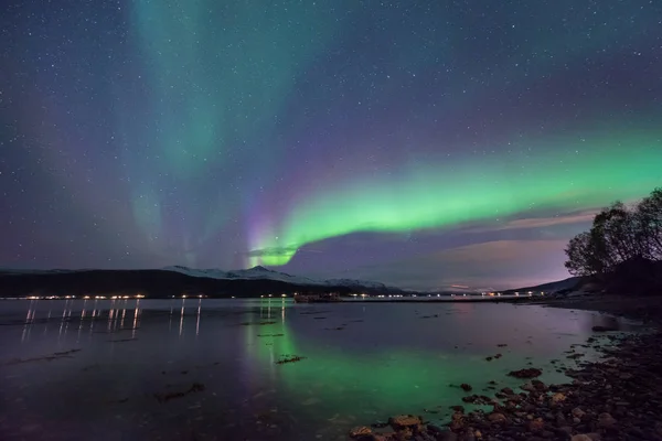 Skandinavya Norveç Tromso Çiftlik Köy Dağlarda Kutup Kutup Kuzey Işıkları — Stok fotoğraf