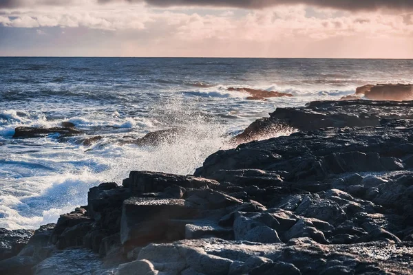 Blauwe Zee Schuim Oceaan Ijslandse Zee Een Zonnige Dag Gewonnen — Stockfoto