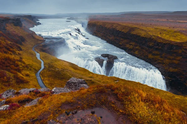 Majestatyczny Wodospad Gullfoss Islandii Jesienią Pochmurnej Pogodzie — Zdjęcie stockowe