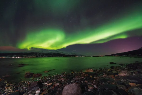 挪威斯瓦尔巴的极地北极北极光天空之星位于朗伊尔城的特罗姆瑟 — 图库照片