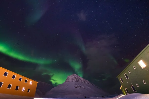 Sarki Sarkvidéki Northern Lights Aurora Borealis Csillagos Norvégiában Utazási Város — Stock Fotó