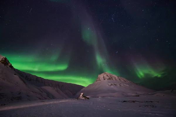 Sarki Sarkvidéki Northern Lights Aurora Borealis Csillagos Norvégiában Utazási Város — Stock Fotó