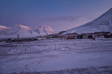  Norveç buzul manzarası Spitsbergen Longyear byen Dağı Svalbard Dağı Kuzey Kutup Okyanusu Kış Gecesi manzarası 