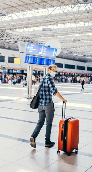 Aéroport Nerd Européen Homme Lunettes Chemise Carreaux Avec Bagages Avion — Photo