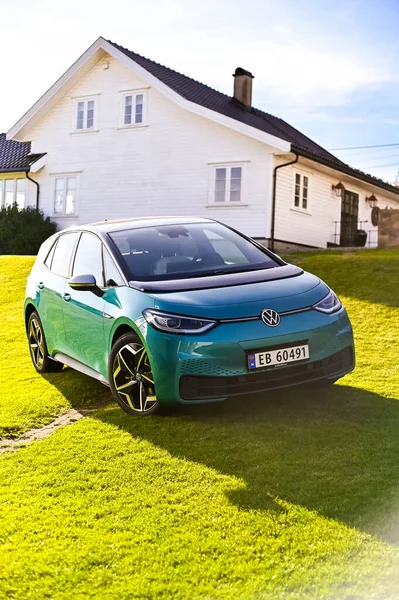 Tnsberg Norwegia Sept 2020 Azure Blue Volkswagen Adalah Mobil Listrik — Stok Foto