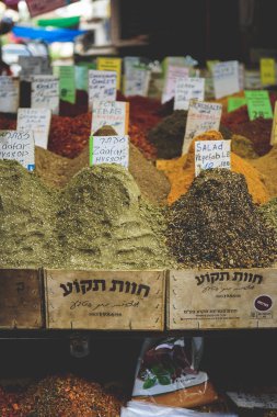 Tel Aviv, İsrail. 25 Temmuz 2018. Baharat Tel Aviv Carmel pazarında, İsrail seyahat fotoğraf