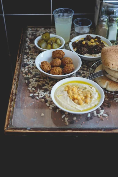 Izraelskich Obiad Kawiarni Jerozolima Izrael Falafels Talerz Kremowy Hummus Całego — Zdjęcie stockowe