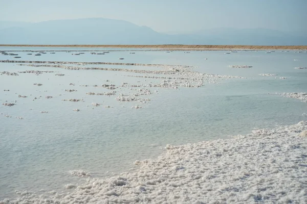 Γαλακτώδες Μπλε Αλμυρά Νερά Της Νεκράς Θάλασσας Βουνά Στο Φόντο — Φωτογραφία Αρχείου