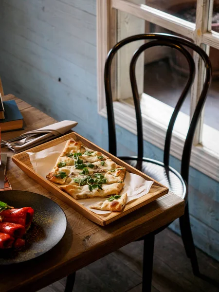 Pizza Turque Fromage Dans Café — Photo