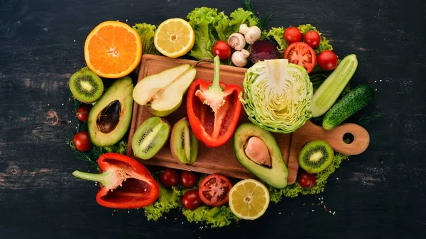 Mâncare Sănătoasă Legume Fructe Fundal Negru Din Lemn Privire Sus — Fotografie, imagine de stoc