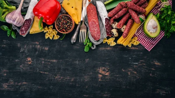 Worst Kaas Groenten Assortiment Van Voedsel Een Houten Achtergrond Bovenaanzicht — Stockfoto