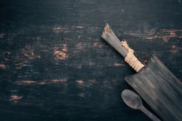 Das Alte Küchenbrett Auf Einem Hölzernen Hintergrund Ansicht Von Oben — Stockfoto