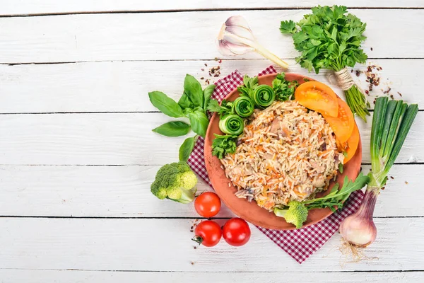 Plov Arroz Con Carne Verduras Plato Cocina Uzbeka Sobre Fondo — Foto de Stock