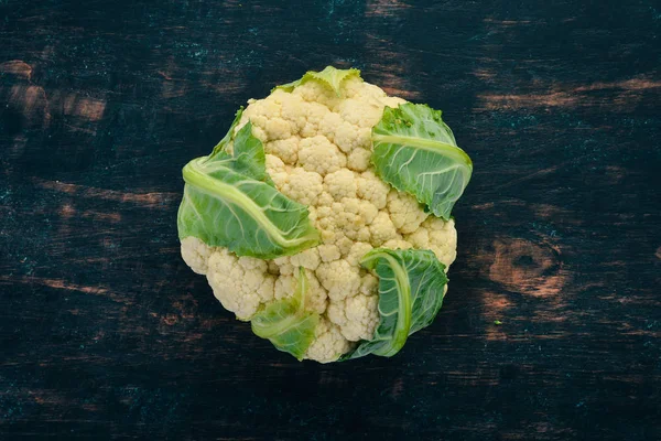 Verse Bloemkool Biologisch Voedsel Een Houten Achtergrond Bovenaanzicht Kopiëren Van — Stockfoto