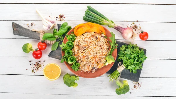 Plov Rice Meat Vegetables Plate Uzbek Cuisine Wooden Background Top — Stock Photo, Image