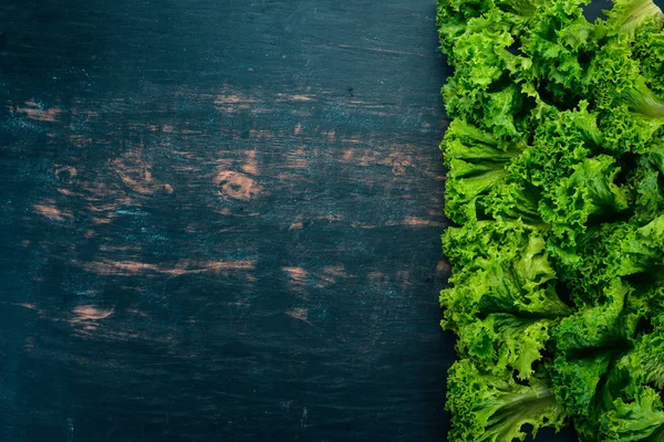 Färsk Grön Sallat Färska Grönsaker Trä Bakgrund Ovanifrån Kopiera Utrymme — Stockfoto
