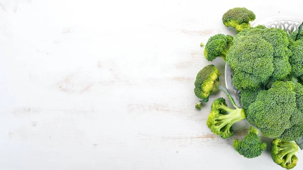 Verse Groene Broccoli Rauwe Groenten Een Houten Achtergrond Bovenaanzicht Kopiëren — Stockfoto