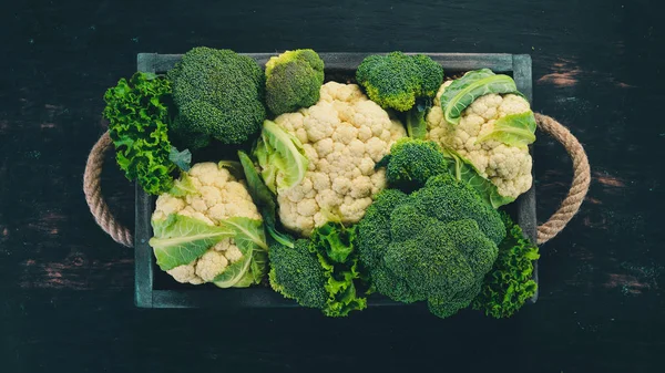 Cauliflower Broccoli Wooden Box Fresh Vegetables Wooden Background Top View — Stock Photo, Image