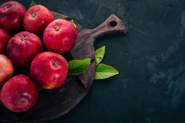 Färska Röda Äpplen Svart Sten Bakgrund Ovanifrån Ledigt Utrymme För — Stockfoto