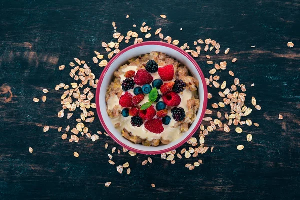 Oatmeal Yogurt Berries Healthy Food Wooden Background Top View Free — Stock Photo, Image